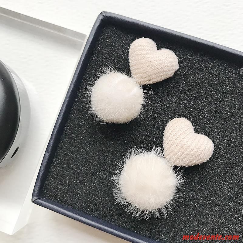 Boucles D'oreilles Femme Tempérament Personnalité Hiver Court Paragraphe All-match Hairball Gris