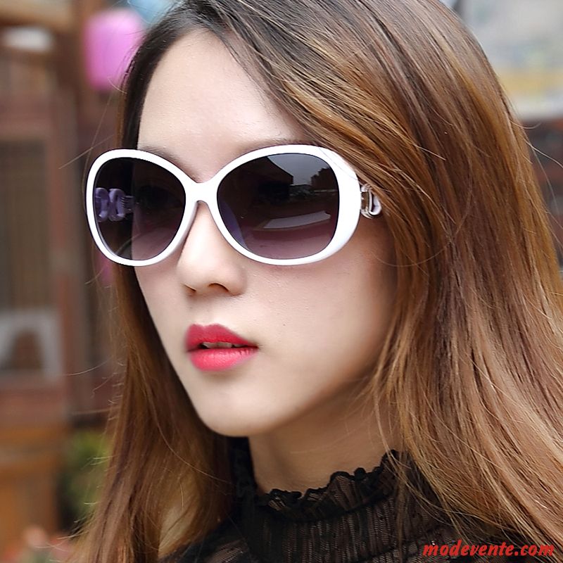 Lunettes De Soleil Femme Personnalité Visage Rond Tendance Le Nouveau Rétro Tir De Rue Rouge