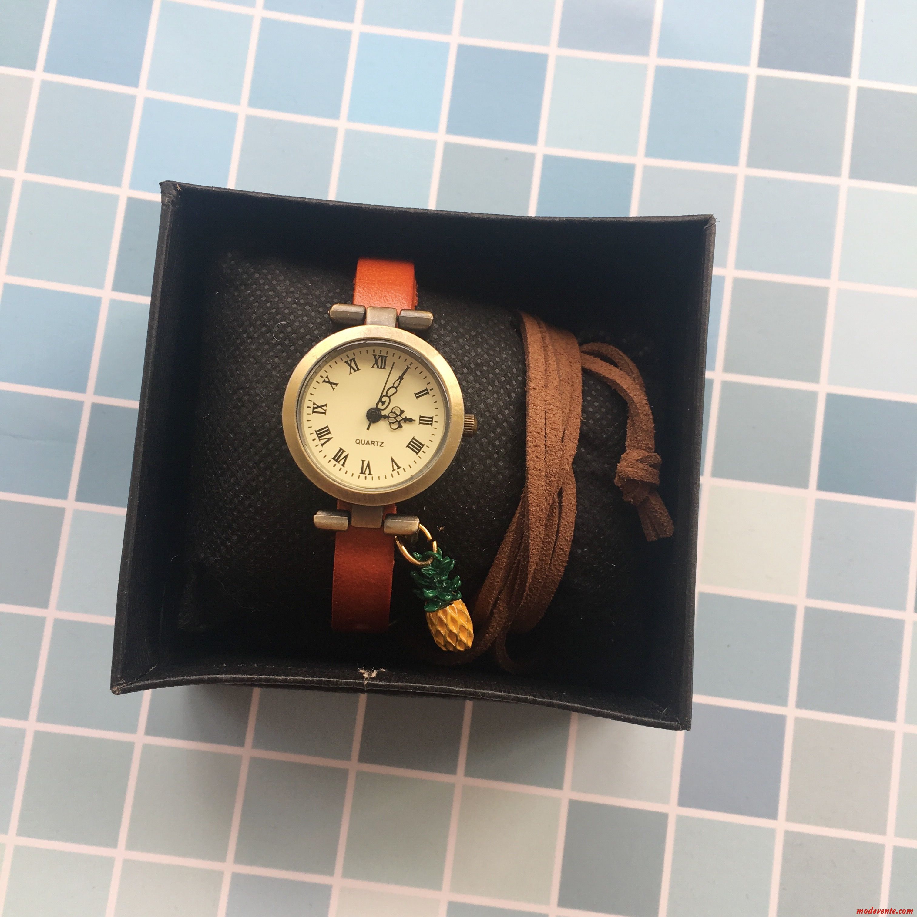 Montre Femme Le Nouveau Rétro Rural Simple Fraise Multifonctions Brun