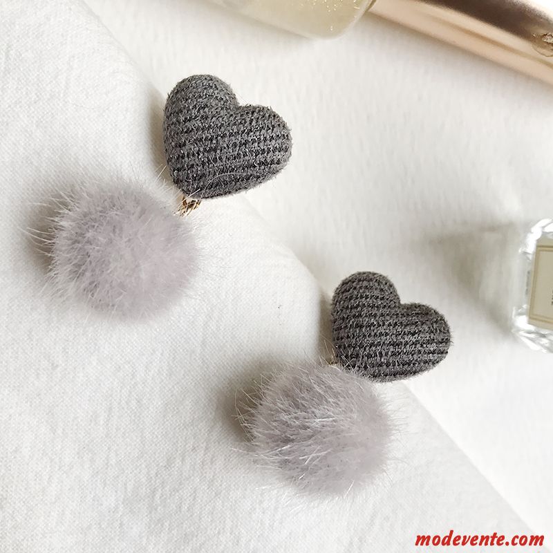 Boucles D'oreilles Femme Tempérament Personnalité Hiver Court Paragraphe All-match Hairball Gris