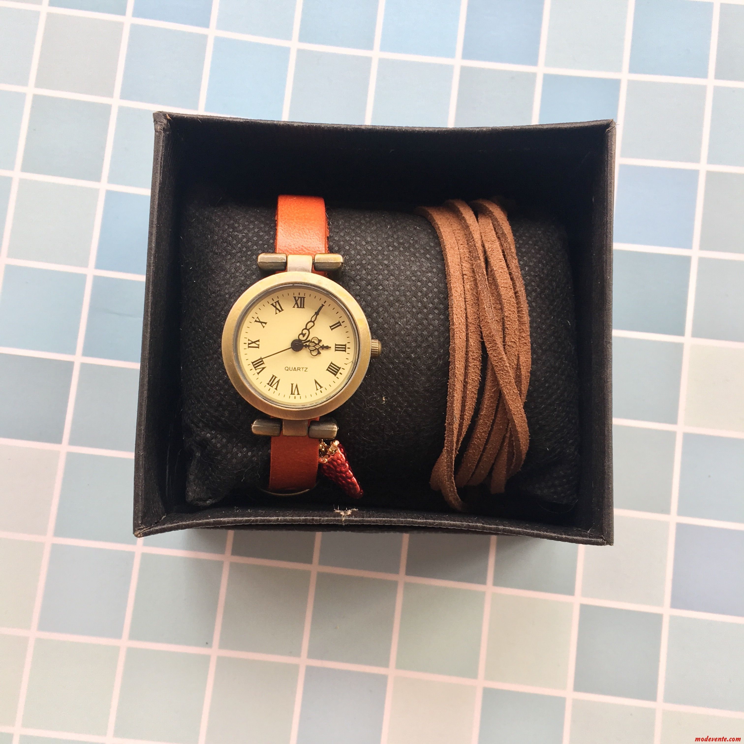 Montre Femme Le Nouveau Rétro Rural Simple Fraise Multifonctions Brun